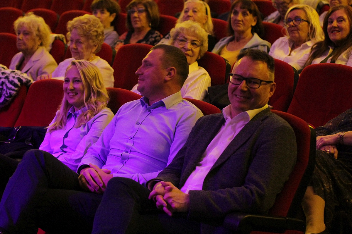 Inauguracja roku akademickiego 2023/24 Ostrołęckiego Uniwersytetu Trzeciego Wieku [04.10.2023] - zdjęcie #42 - eOstroleka.pl