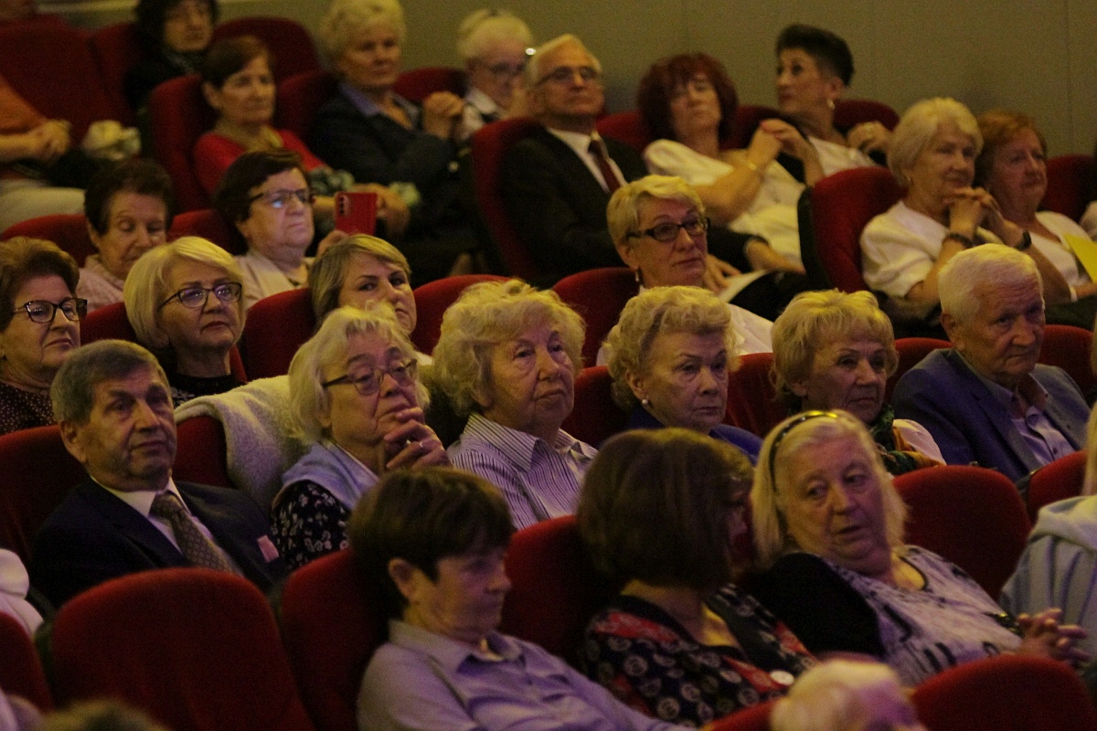 Inauguracja roku akademickiego 2023/24 Ostrołęckiego Uniwersytetu Trzeciego Wieku [04.10.2023] - zdjęcie #25 - eOstroleka.pl