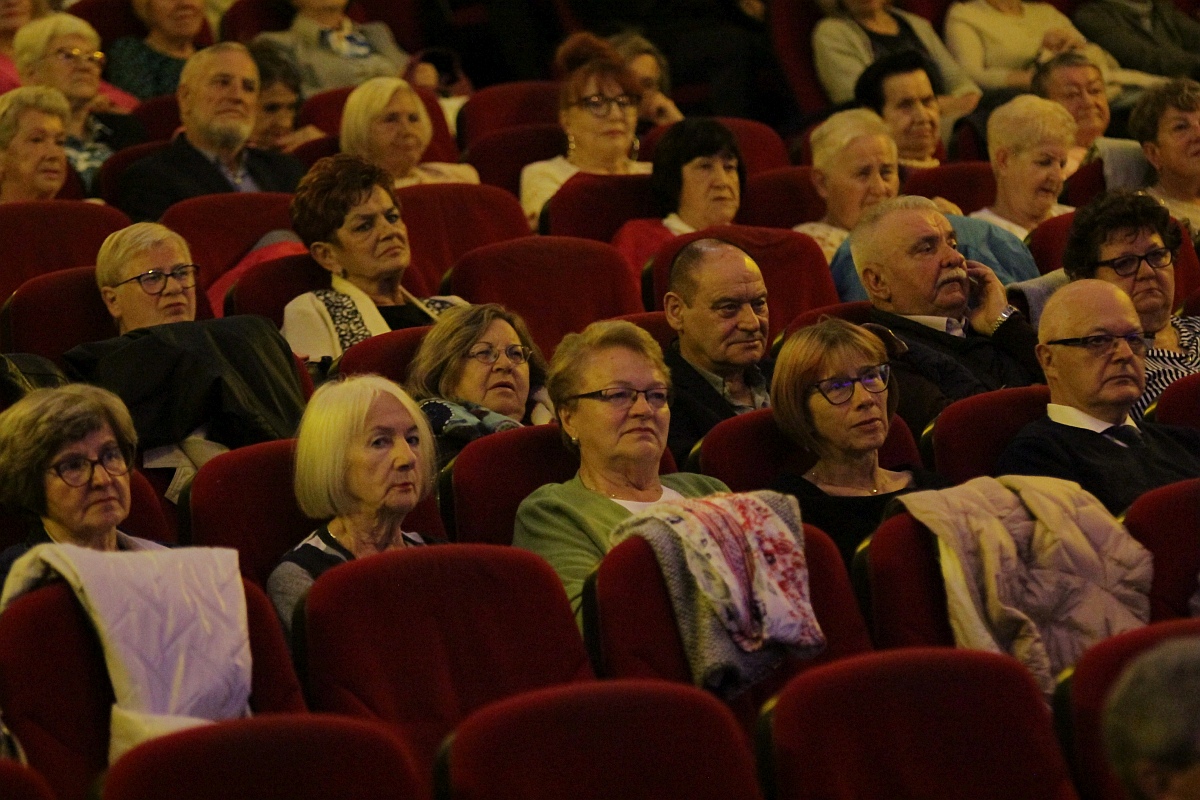 Inauguracja roku akademickiego 2023/24 Ostrołęckiego Uniwersytetu Trzeciego Wieku [04.10.2023] - zdjęcie #24 - eOstroleka.pl