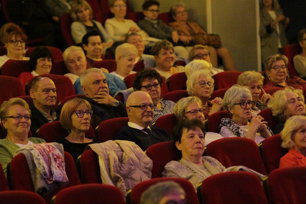 Inauguracja roku akademickiego 2023/24 Ostrołęckiego Uniwersytetu Trzeciego Wieku [04.10.2023] - zdjęcie #23 - eOstroleka.pl