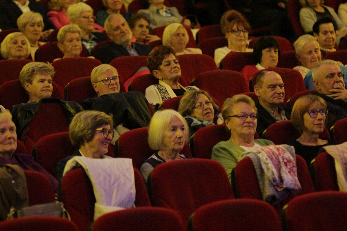 Inauguracja roku akademickiego 2023/24 Ostrołęckiego Uniwersytetu Trzeciego Wieku [04.10.2023] - zdjęcie #22 - eOstroleka.pl