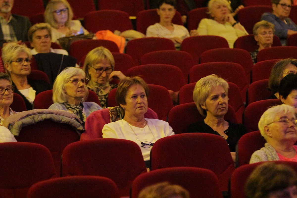Inauguracja roku akademickiego 2023/24 Ostrołęckiego Uniwersytetu Trzeciego Wieku [04.10.2023] - zdjęcie #18 - eOstroleka.pl