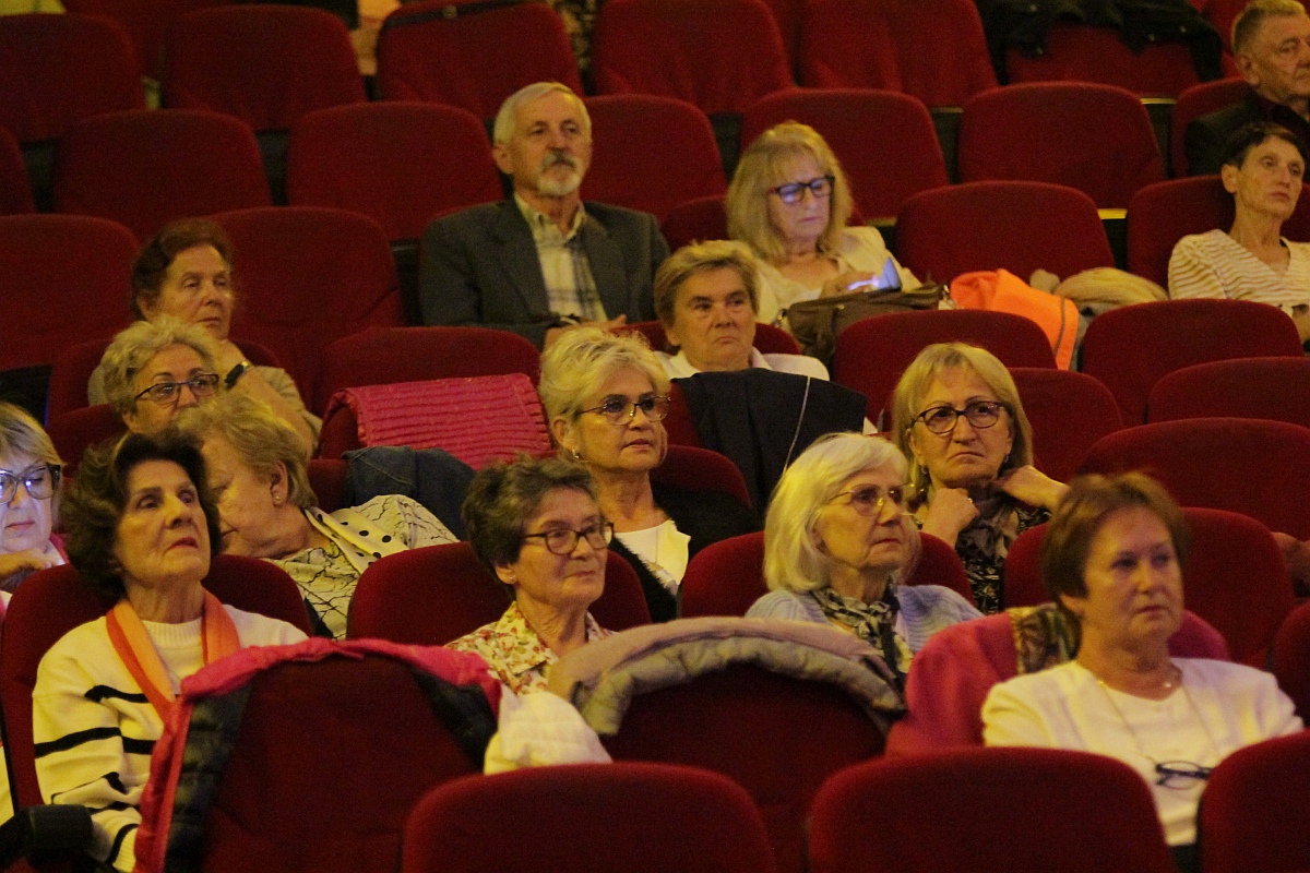 Inauguracja roku akademickiego 2023/24 Ostrołęckiego Uniwersytetu Trzeciego Wieku [04.10.2023] - zdjęcie #17 - eOstroleka.pl