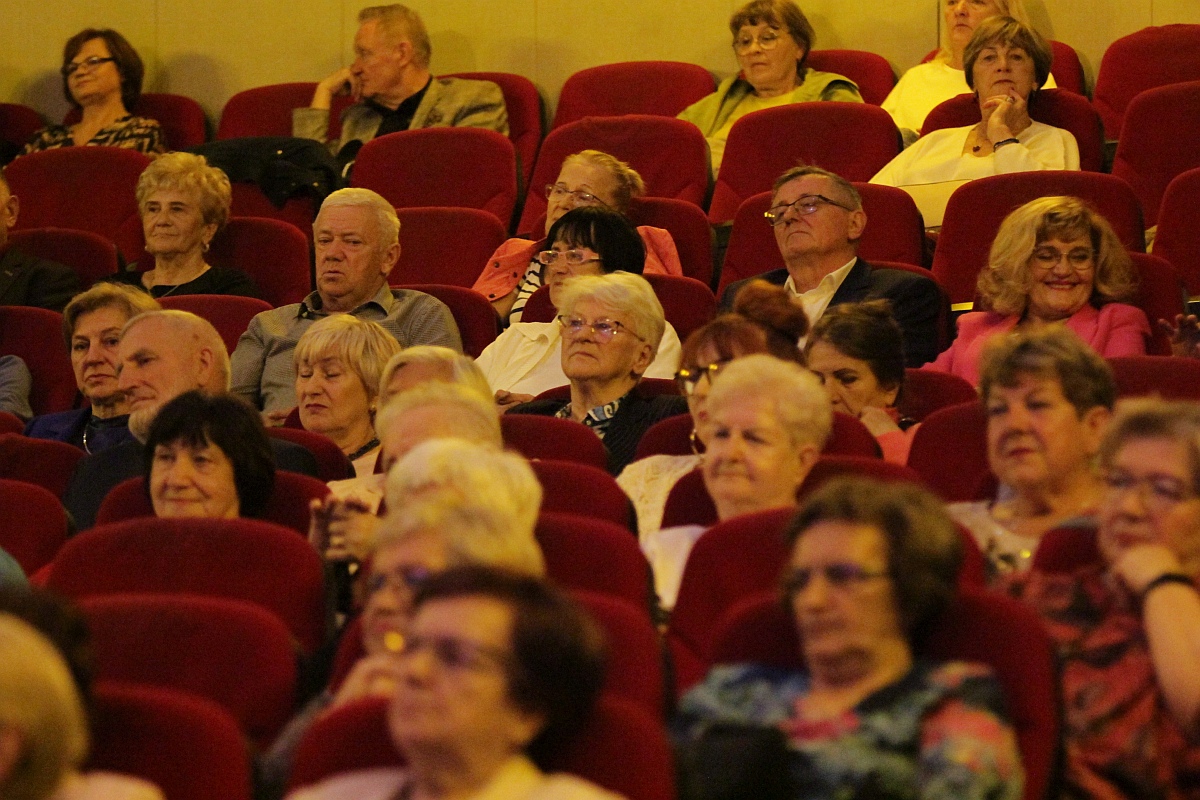 Inauguracja roku akademickiego 2023/24 Ostrołęckiego Uniwersytetu Trzeciego Wieku [04.10.2023] - zdjęcie #9 - eOstroleka.pl