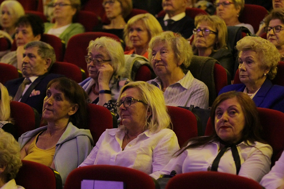 Inauguracja roku akademickiego 2023/24 Ostrołęckiego Uniwersytetu Trzeciego Wieku [04.10.2023] - zdjęcie #4 - eOstroleka.pl