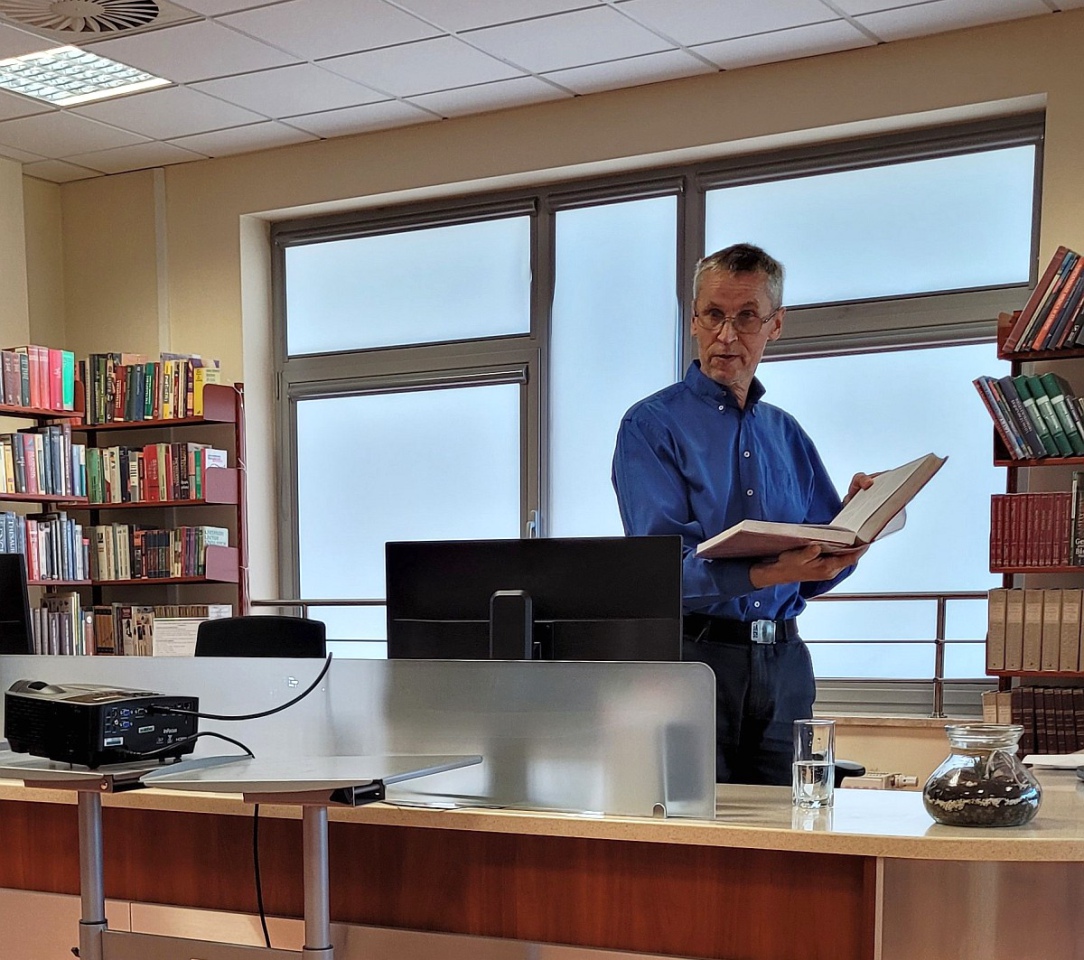 Zajęcia w Bibliotece Pedagogicznej. Młodzież poznała historię rodziny Ulmów - zdjęcie #14 - eOstroleka.pl
