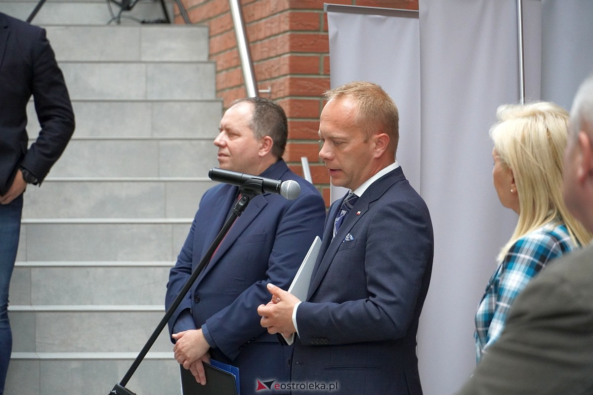 Otwarcie wystawy „Śmierć za człowieczeństwo. Rodzina Ulmów” i widowisko słowno-muzyczne pt.: „Kto ratuje jedno życie - ratuje cały świat” w MŻW [4.10.2023] - zdjęcie #59 - eOstroleka.pl