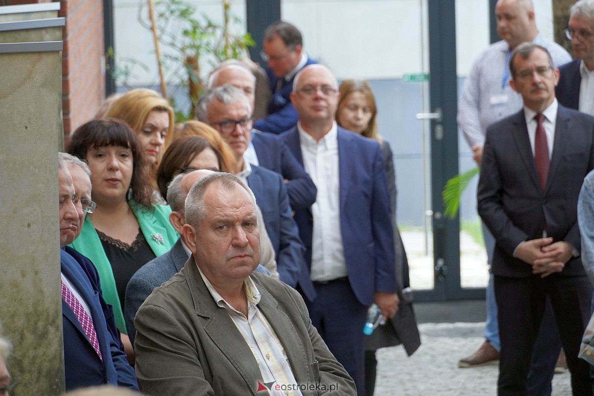 Otwarcie wystawy „Śmierć za człowieczeństwo. Rodzina Ulmów” i widowisko słowno-muzyczne pt.: „Kto ratuje jedno życie - ratuje cały świat” w MŻW [4.10.2023] - zdjęcie #51 - eOstroleka.pl