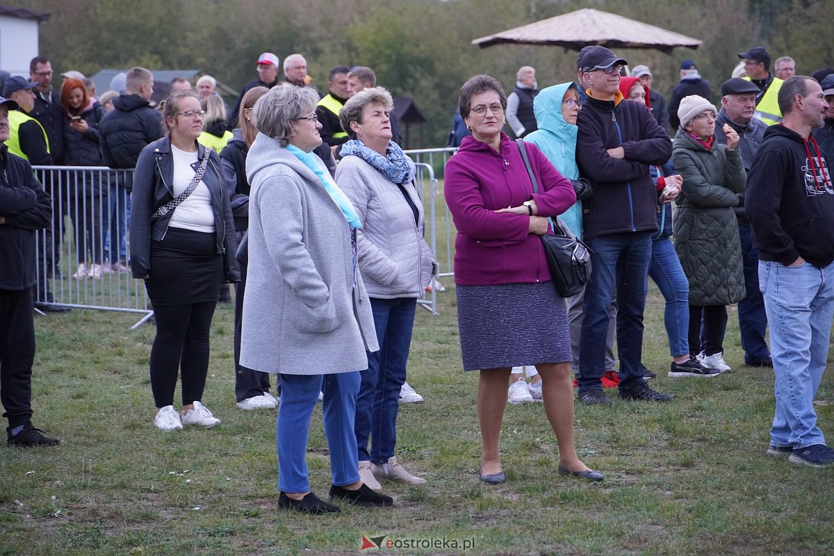 Top Girls i Zenek Martyniuk na Plaży Miejskiej w Ostrołęce [6.10.2023] - zdjęcie #45 - eOstroleka.pl
