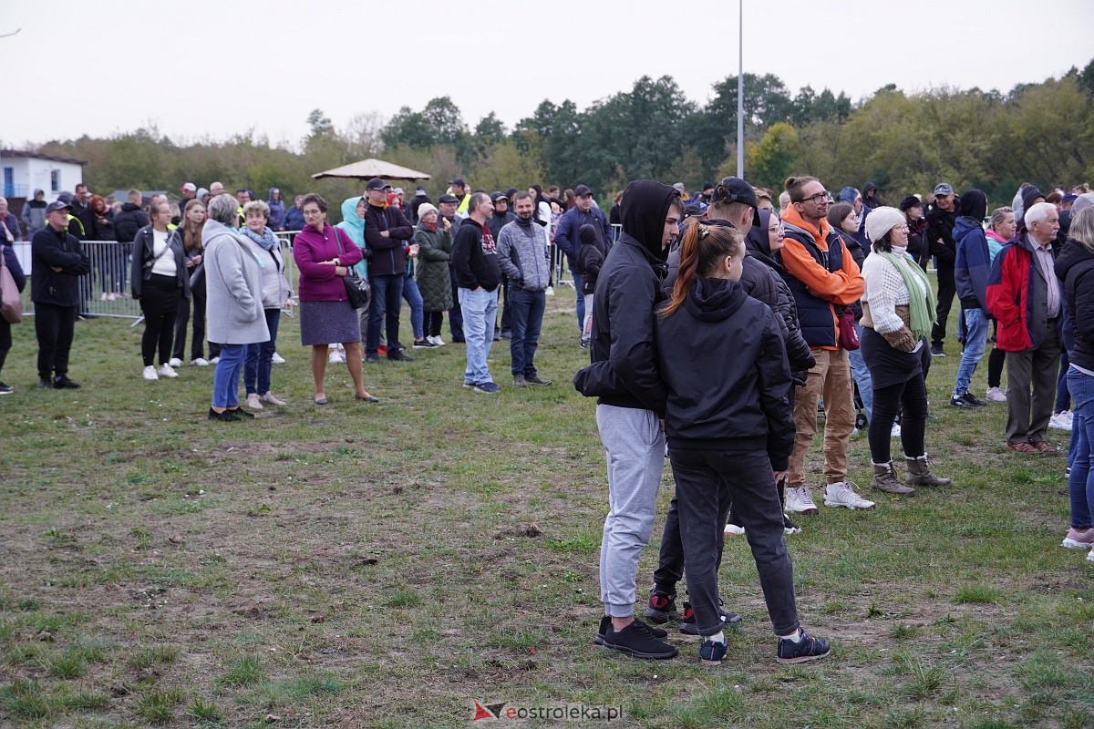 Top Girls i Zenek Martyniuk na Plaży Miejskiej w Ostrołęce [6.10.2023] - zdjęcie #44 - eOstroleka.pl
