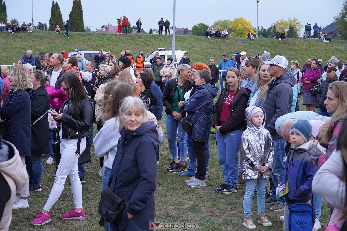 Top Girls i Zenek Martyniuk na Plaży Miejskiej w Ostrołęce [6.10.2023] - zdjęcie #39 - eOstroleka.pl