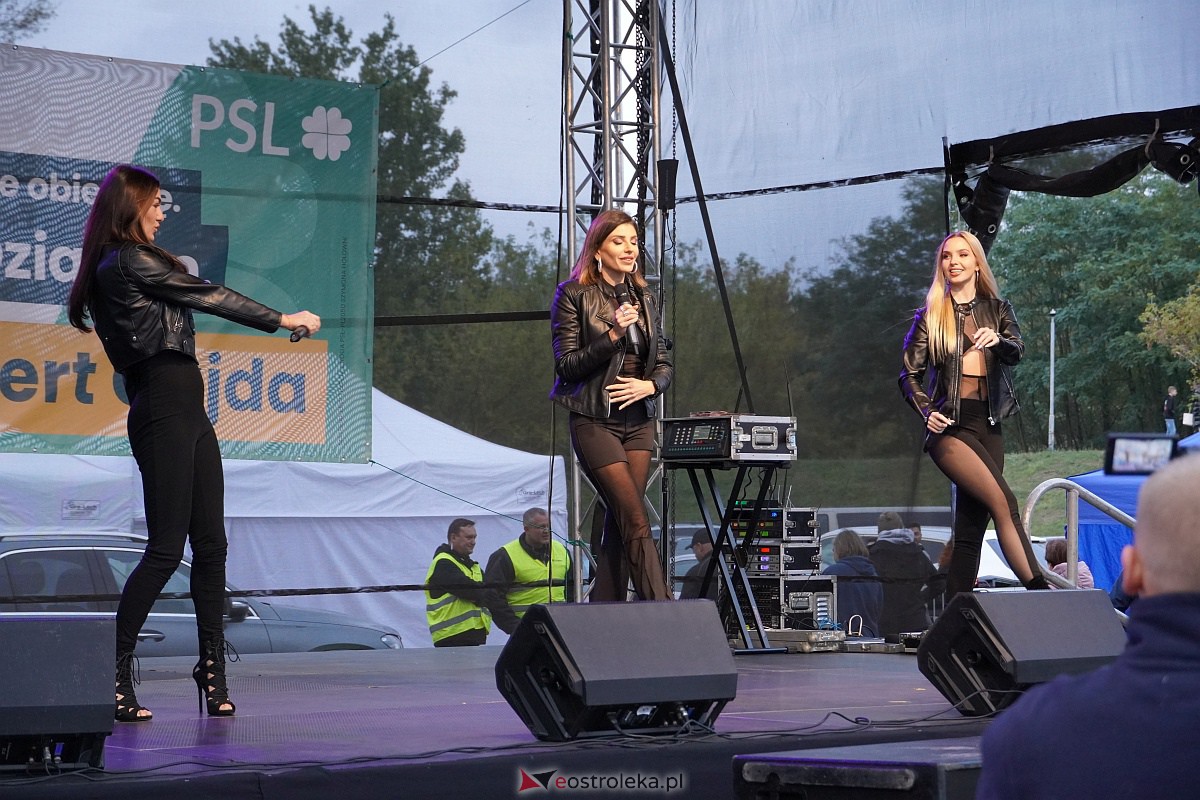 Top Girls i Zenek Martyniuk na Plaży Miejskiej w Ostrołęce [6.10.2023] - zdjęcie #31 - eOstroleka.pl