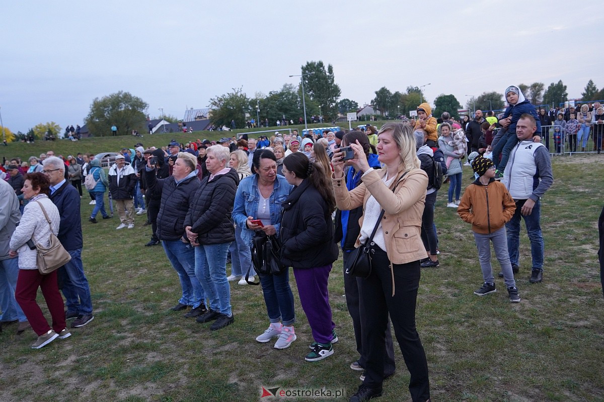 Top Girls i Zenek Martyniuk na Plaży Miejskiej w Ostrołęce [6.10.2023] - zdjęcie #28 - eOstroleka.pl