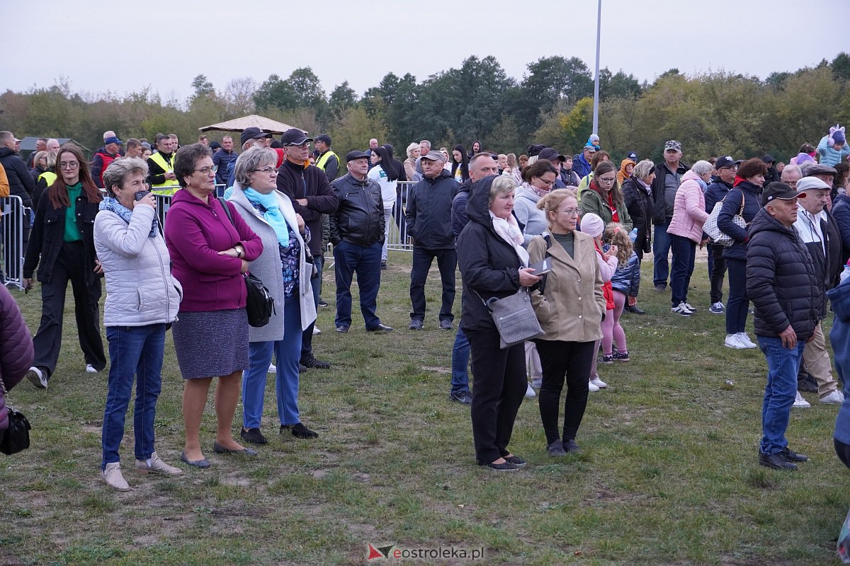 Top Girls i Zenek Martyniuk na Plaży Miejskiej w Ostrołęce [6.10.2023] - zdjęcie #25 - eOstroleka.pl