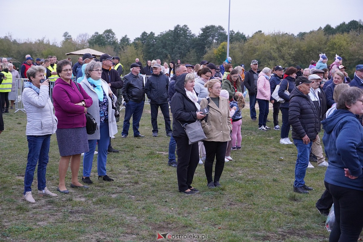 Top Girls i Zenek Martyniuk na Plaży Miejskiej w Ostrołęce [6.10.2023] - zdjęcie #24 - eOstroleka.pl