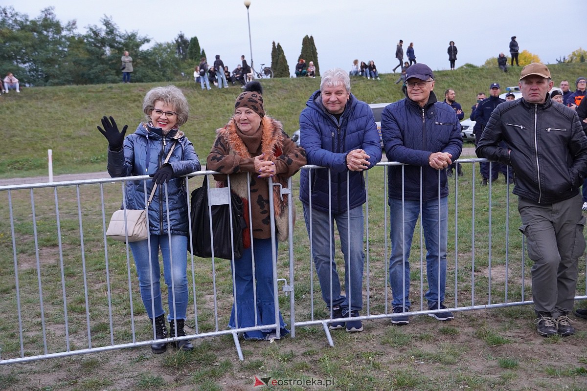 Top Girls i Zenek Martyniuk na Plaży Miejskiej w Ostrołęce [6.10.2023] - zdjęcie #22 - eOstroleka.pl