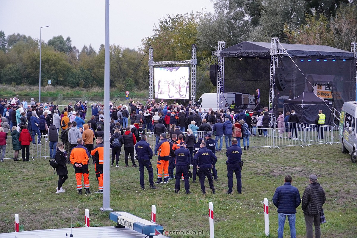 Top Girls i Zenek Martyniuk na Plaży Miejskiej w Ostrołęce [6.10.2023] - zdjęcie #17 - eOstroleka.pl