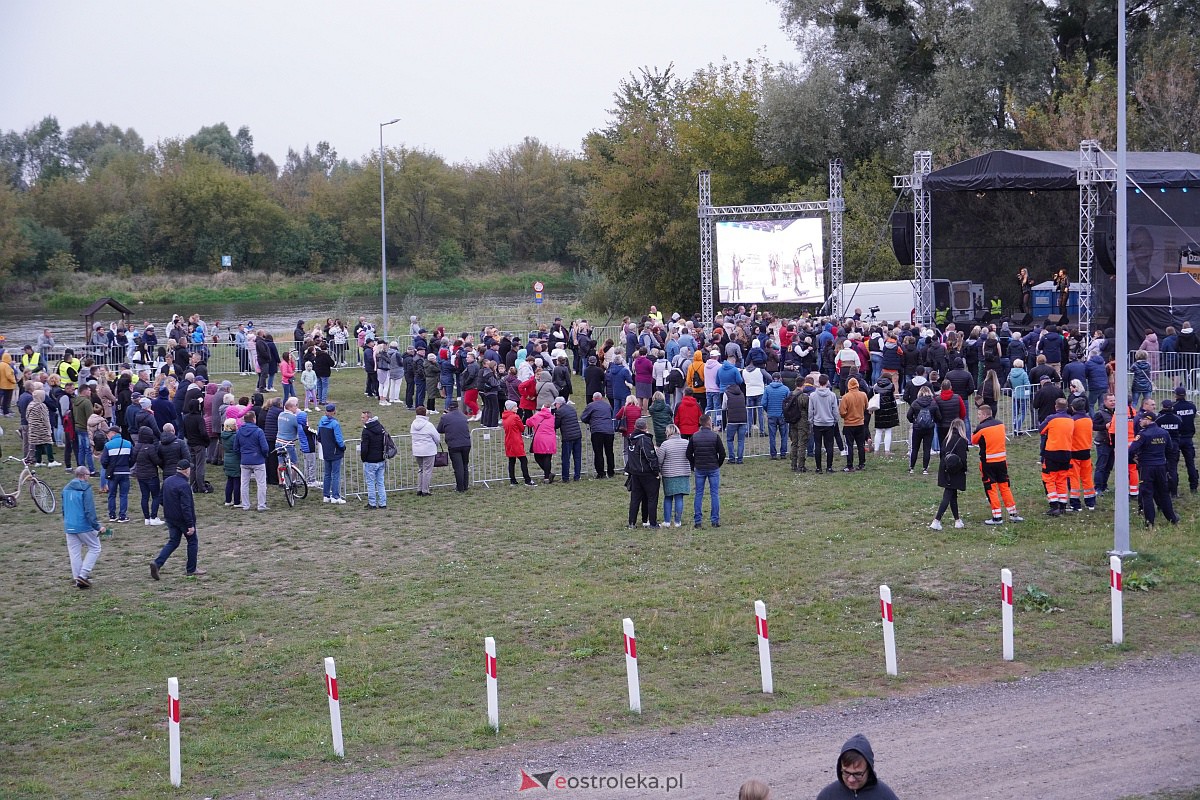 Top Girls i Zenek Martyniuk na Plaży Miejskiej w Ostrołęce [6.10.2023] - zdjęcie #16 - eOstroleka.pl