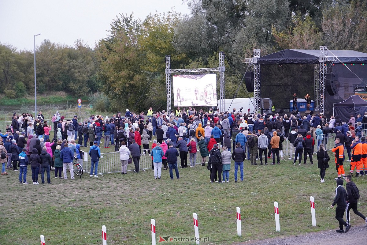 Top Girls i Zenek Martyniuk na Plaży Miejskiej w Ostrołęce [6.10.2023] - zdjęcie #15 - eOstroleka.pl