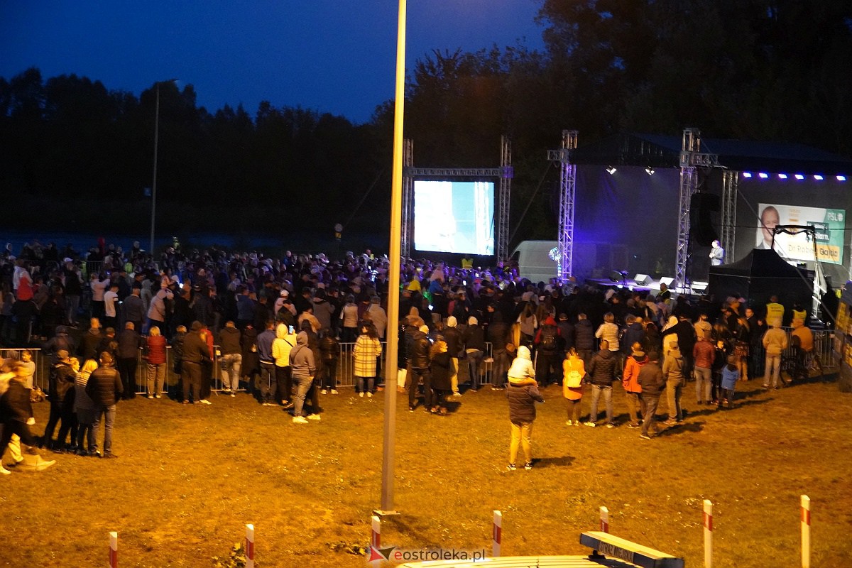 Top Girls i Zenek Martyniuk na Plaży Miejskiej w Ostrołęce [6.10.2023] - zdjęcie #1 - eOstroleka.pl