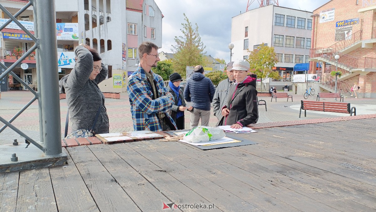 Akcja Zdjęcia do wzięcia na Placu Wolności w Ostrołęce [07.10.2023] - zdjęcie #6 - eOstroleka.pl