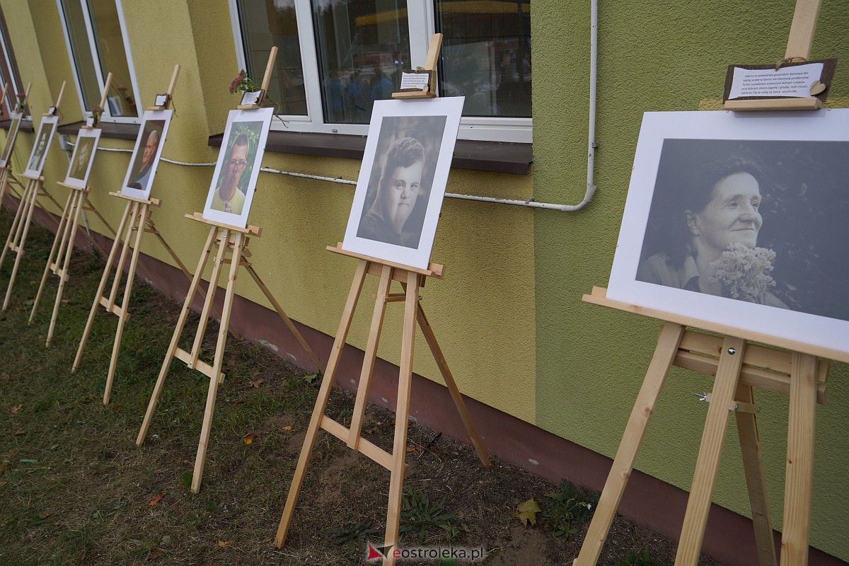 Jesienna cudotwórnia. Wernisaż i licytacja prac osób z niepełnosprawnością [7.10.2023] - zdjęcie #89 - eOstroleka.pl