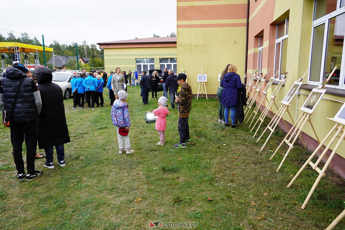 Jesienna cudotwórnia. Wernisaż i licytacja prac osób z niepełnosprawnością [7.10.2023] - zdjęcie #88 - eOstroleka.pl