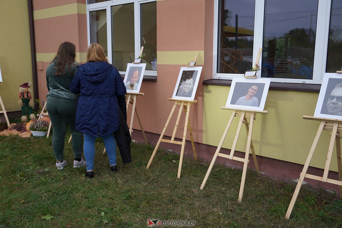 Jesienna cudotwórnia. Wernisaż i licytacja prac osób z niepełnosprawnością [7.10.2023] - zdjęcie #86 - eOstroleka.pl