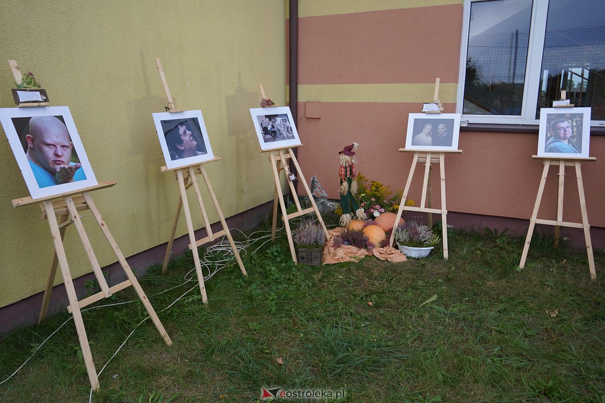 Jesienna cudotwórnia. Wernisaż i licytacja prac osób z niepełnosprawnością [7.10.2023] - zdjęcie #85 - eOstroleka.pl