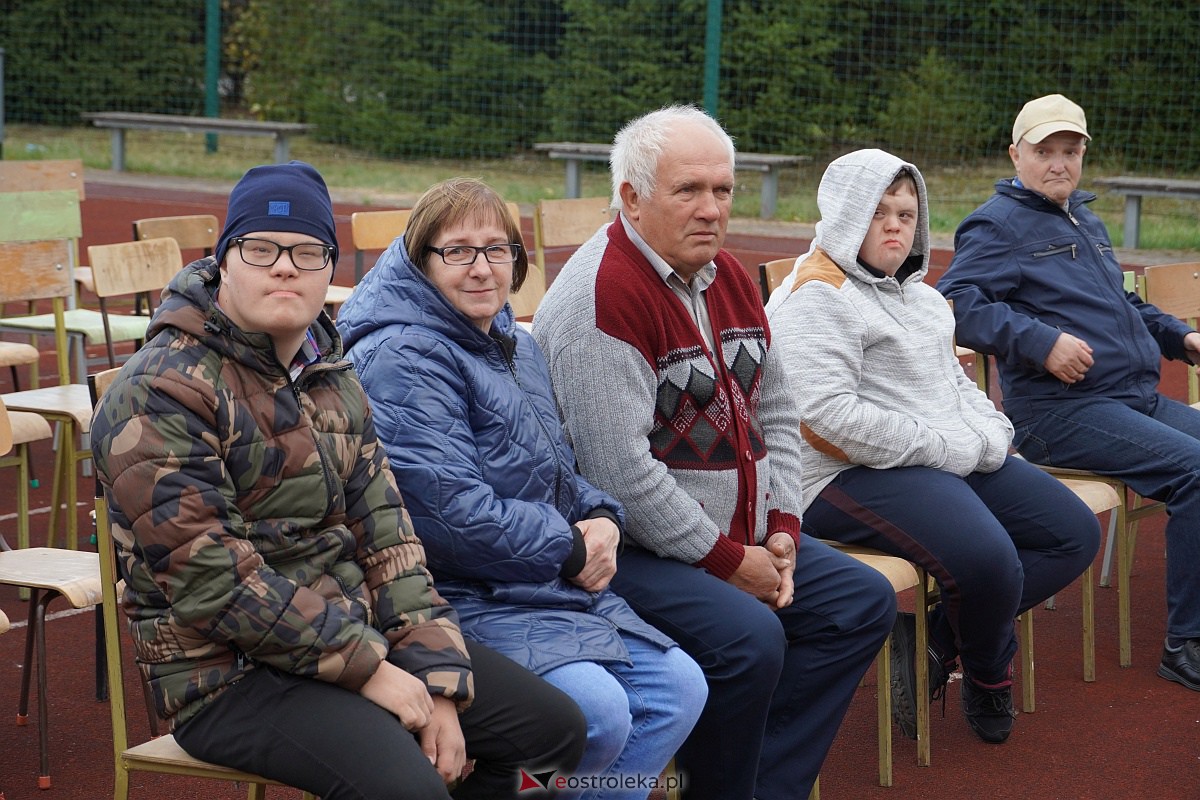 Jesienna cudotwórnia. Wernisaż i licytacja prac osób z niepełnosprawnością [7.10.2023] - zdjęcie #82 - eOstroleka.pl