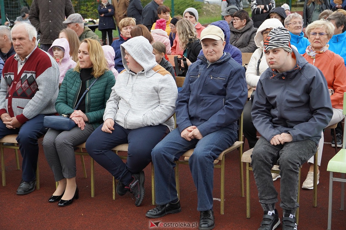 Jesienna cudotwórnia. Wernisaż i licytacja prac osób z niepełnosprawnością [7.10.2023] - zdjęcie #75 - eOstroleka.pl