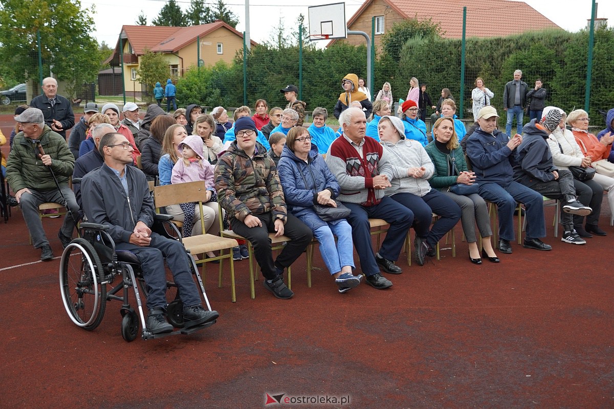 Jesienna cudotwórnia. Wernisaż i licytacja prac osób z niepełnosprawnością [7.10.2023] - zdjęcie #57 - eOstroleka.pl