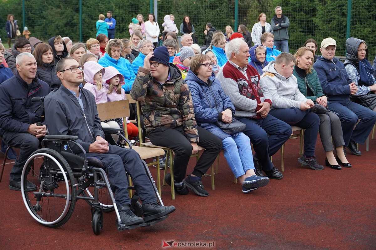 Jesienna cudotwórnia. Wernisaż i licytacja prac osób z niepełnosprawnością [7.10.2023] - zdjęcie #40 - eOstroleka.pl