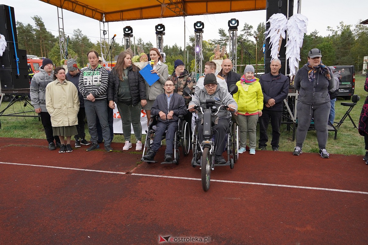 Jesienna cudotwórnia. Wernisaż i licytacja prac osób z niepełnosprawnością [7.10.2023] - zdjęcie #36 - eOstroleka.pl