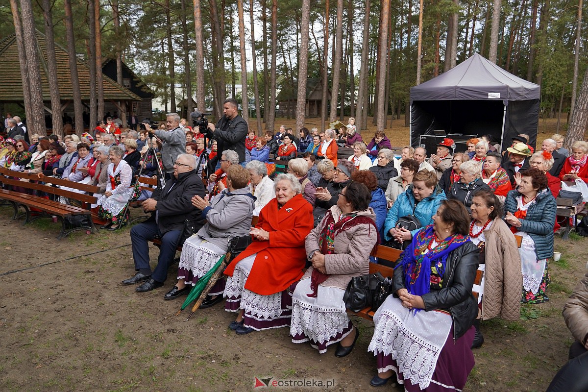 36. Regionalny Przegląd Zespołów Artystycznych KGW Pejzaż muzyką malowany [07.10.2023] - zdjęcie #59 - eOstroleka.pl