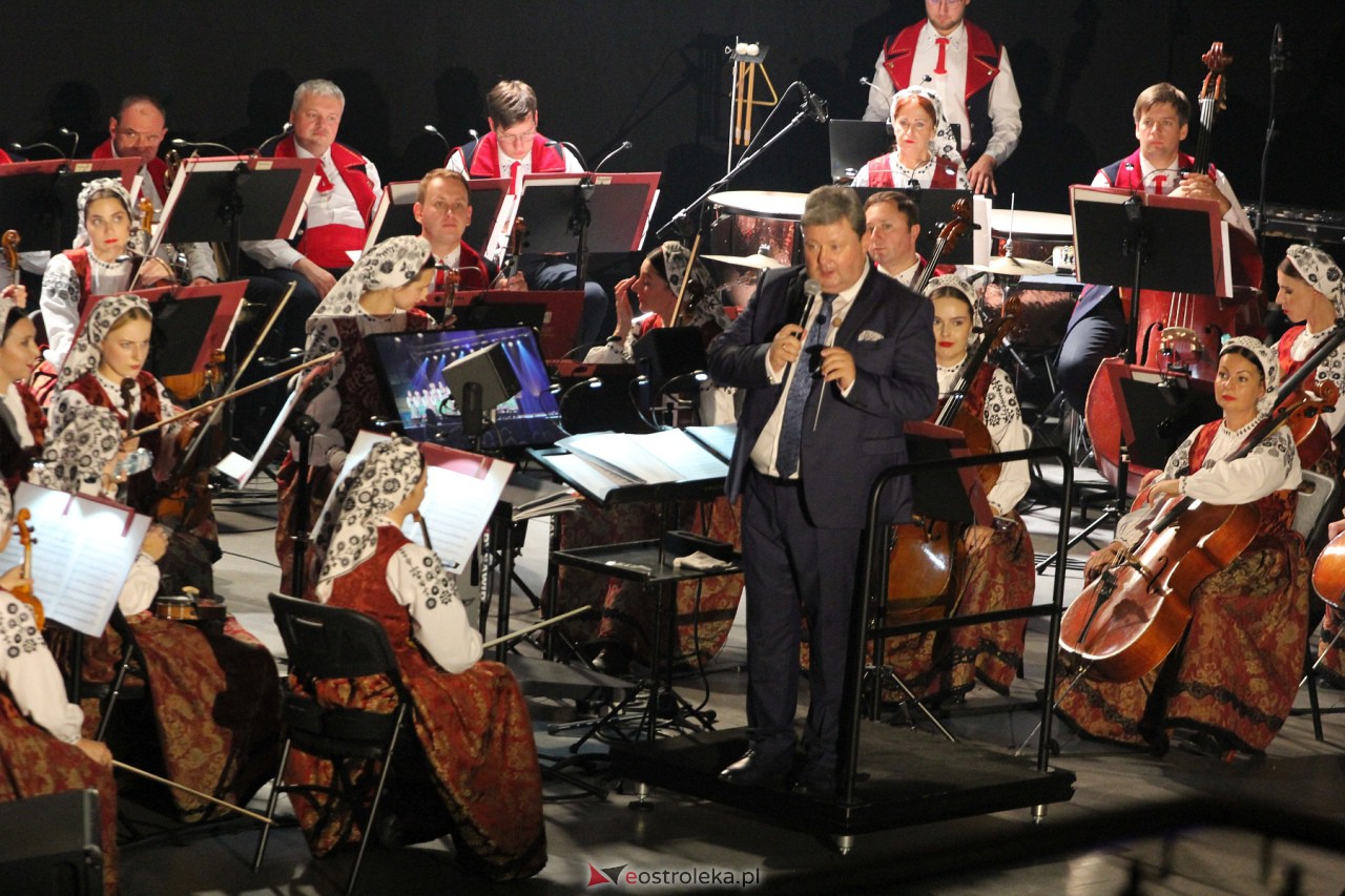 Koncert zespołu Mazowsze w Ostrołęce [7.10.2023] - zdjęcie #23 - eOstroleka.pl
