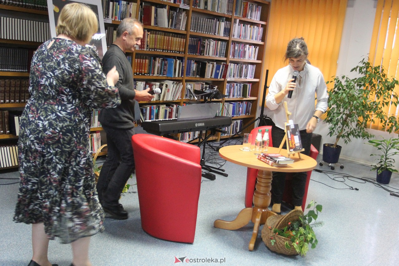 Noc Bibliotek 2023. Wojciech Jagielski [8.10.2023] - zdjęcie #16 - eOstroleka.pl