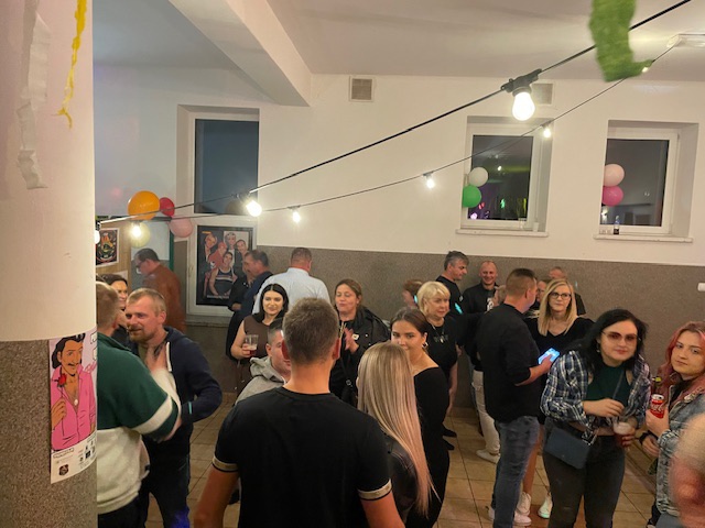 Potańcówka w Łęgu Przedmiejskim: jak z filmu Barei [07.10.2023] - zdjęcie #17 - eOstroleka.pl