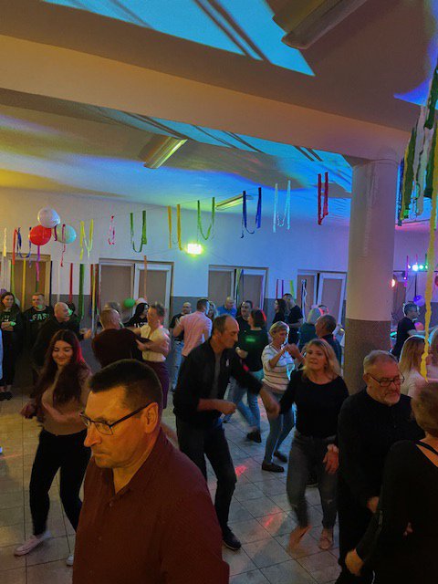 Potańcówka w Łęgu Przedmiejskim: jak z filmu Barei [07.10.2023] - zdjęcie #16 - eOstroleka.pl