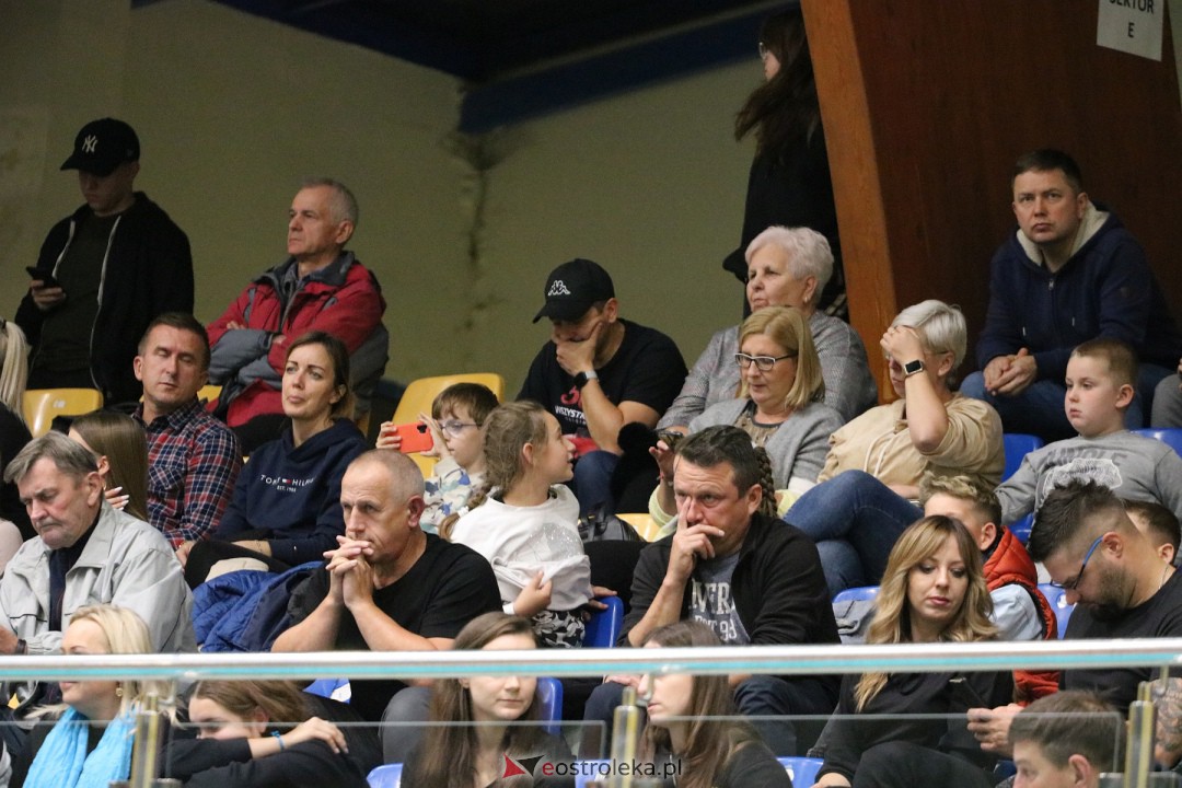 SPS Volley Ostrołęka - MOS Wola Tramwaje Warszawskie [8.10.2023] - zdjęcie #58 - eOstroleka.pl