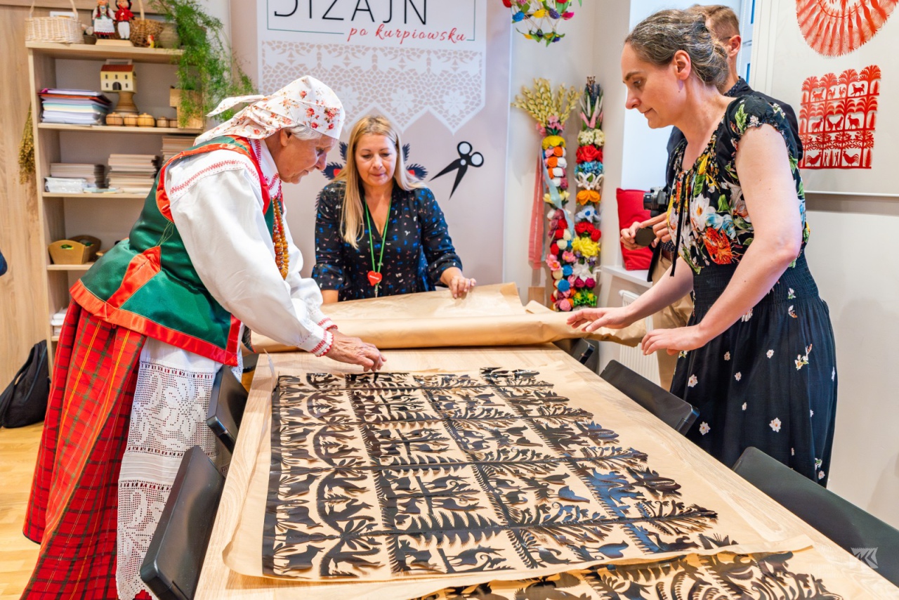 Wycinanki Czesławy Kaczyńskiej w Państwowym Muzeum Etnograficznym - zdjęcie #4 - eOstroleka.pl