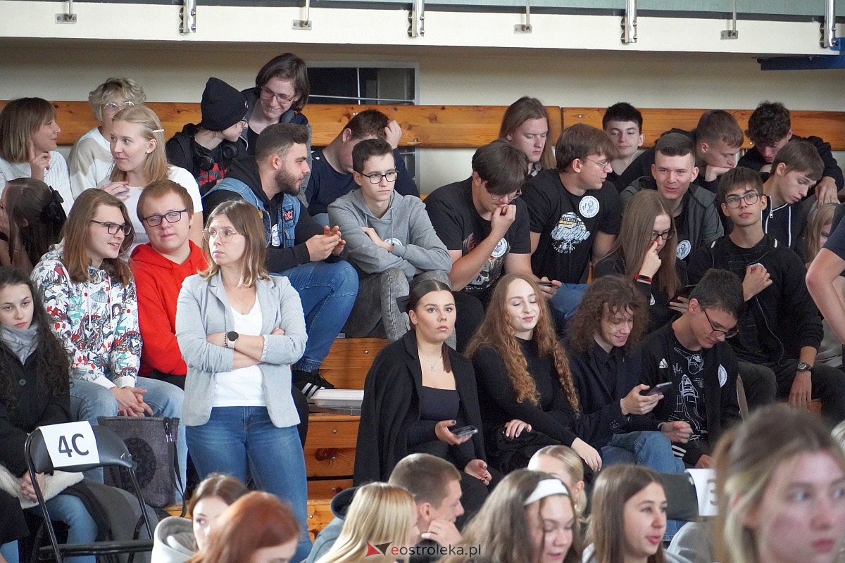 35-lat II Liceum Ogólnokształcącego w Ostrołęce. Tak urodziny szkoły świętowali uczniowie [11.10.2023] - zdjęcie #134 - eOstroleka.pl