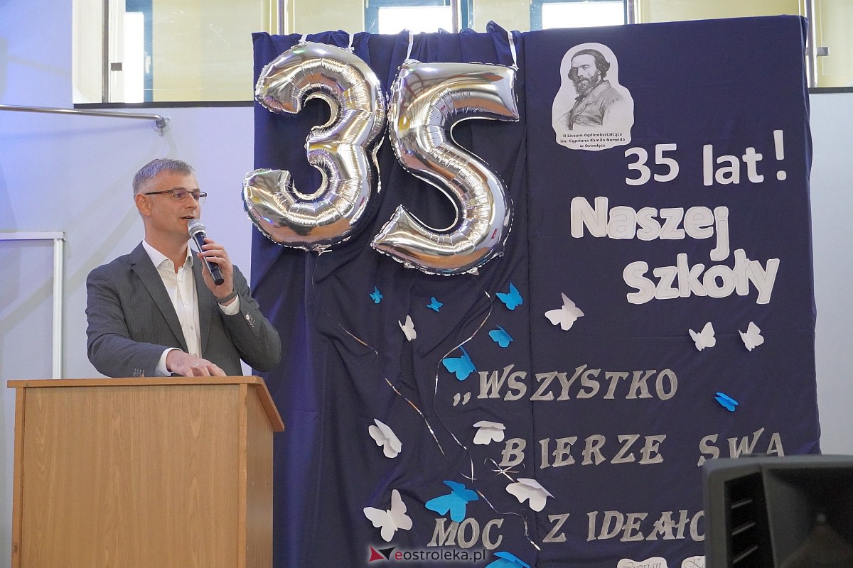 35-lat II Liceum Ogólnokształcącego w Ostrołęce. Tak urodziny szkoły świętowali uczniowie [11.10.2023] - zdjęcie #126 - eOstroleka.pl