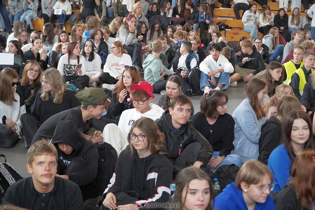 35-lat II Liceum Ogólnokształcącego w Ostrołęce. Tak urodziny szkoły świętowali uczniowie [11.10.2023] - zdjęcie #118 - eOstroleka.pl