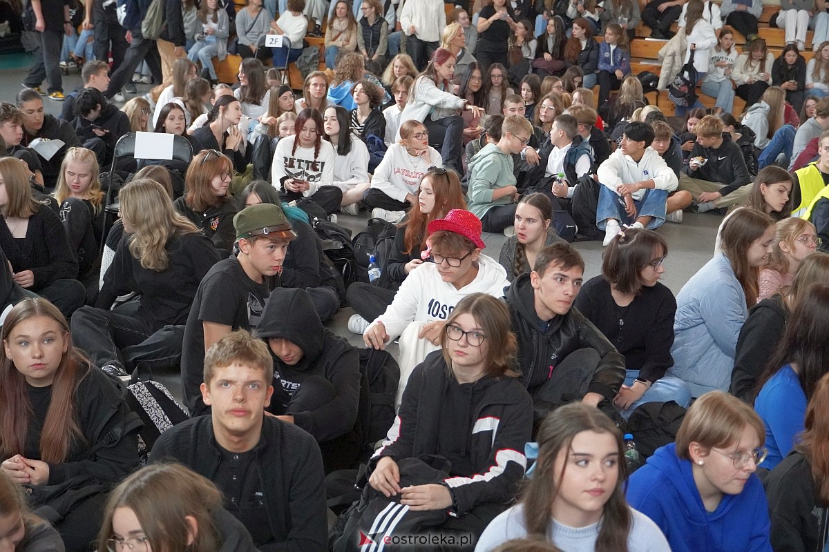 35-lat II Liceum Ogólnokształcącego w Ostrołęce. Tak urodziny szkoły świętowali uczniowie [11.10.2023] - zdjęcie #117 - eOstroleka.pl