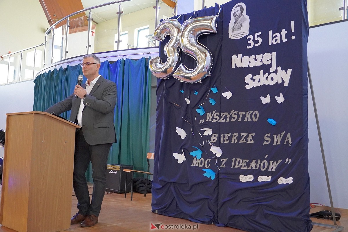 35-lat II Liceum Ogólnokształcącego w Ostrołęce. Tak urodziny szkoły świętowali uczniowie [11.10.2023] - zdjęcie #87 - eOstroleka.pl