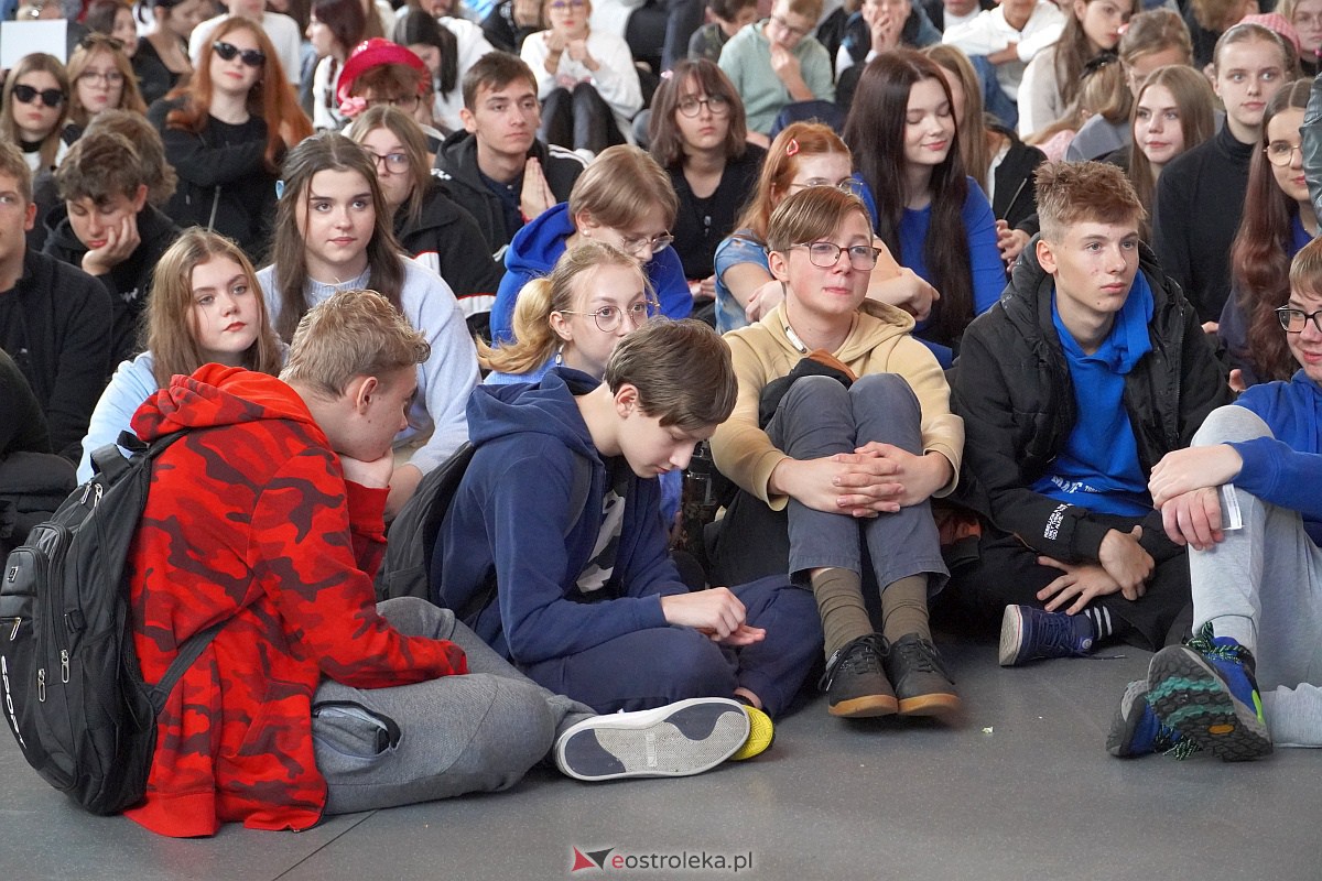 35-lat II Liceum Ogólnokształcącego w Ostrołęce. Tak urodziny szkoły świętowali uczniowie [11.10.2023] - zdjęcie #81 - eOstroleka.pl