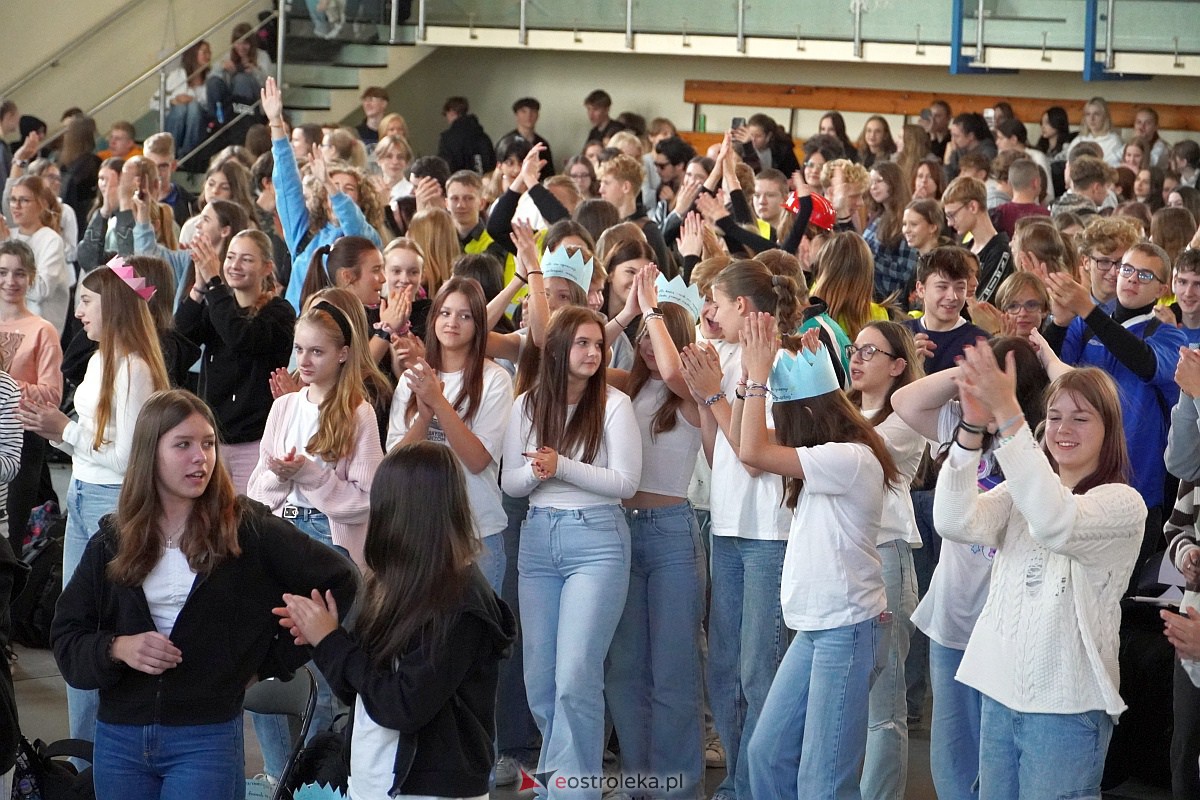 35-lat II Liceum Ogólnokształcącego w Ostrołęce. Tak urodziny szkoły świętowali uczniowie [11.10.2023] - zdjęcie #77 - eOstroleka.pl