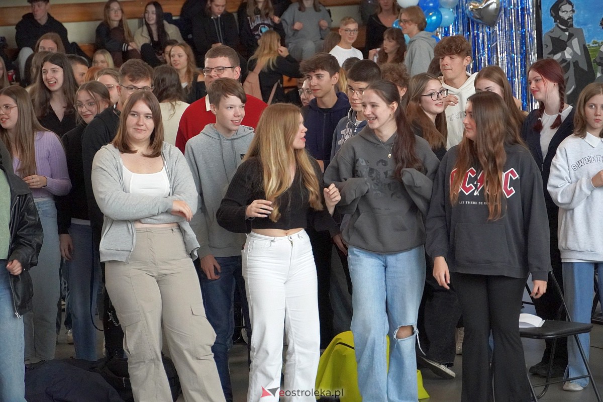 35-lat II Liceum Ogólnokształcącego w Ostrołęce. Tak urodziny szkoły świętowali uczniowie [11.10.2023] - zdjęcie #72 - eOstroleka.pl
