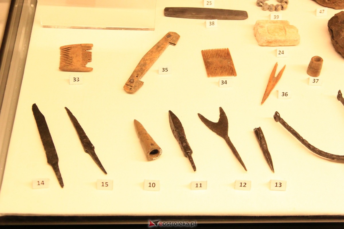 Wernisaż wystawy Nad Wisłą, na Urzeczu w Muzeum Kultury Kurpiowskiej [11.10.2023] - zdjęcie #27 - eOstroleka.pl